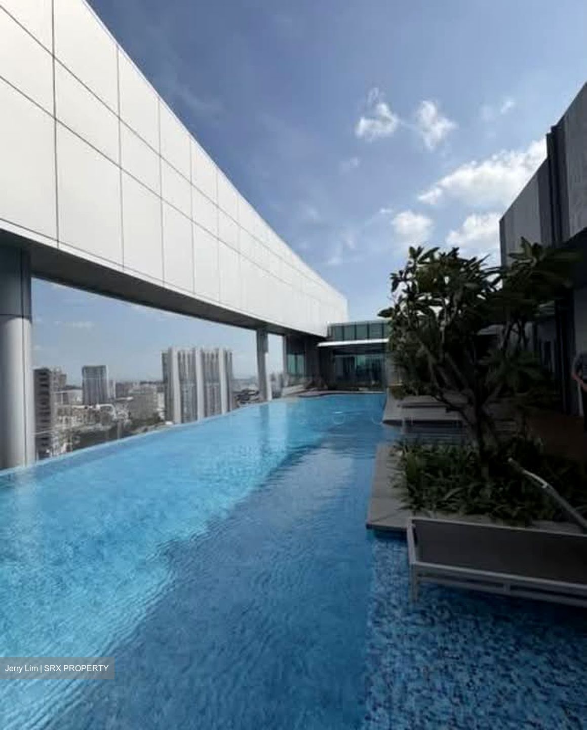 Arc 380 (D8), Office #583273171